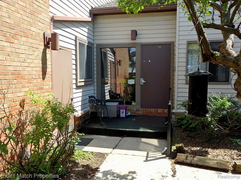 4411 Laurel Club Circle, West Bloomfield, MI 48323 — Photo 9