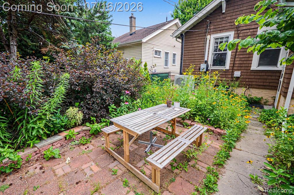 440 W Saratoga Street, Ferndale, MI 48220 — Photo 30