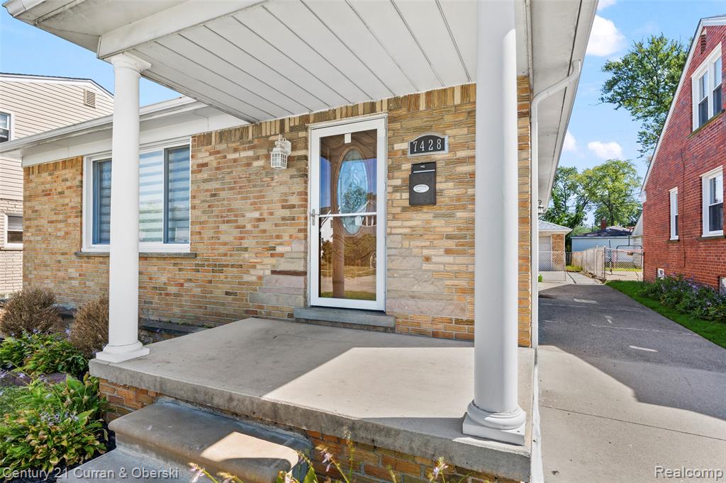 7428 Kingsbury, Dearborn Heights, MI 48127 — Photo 2