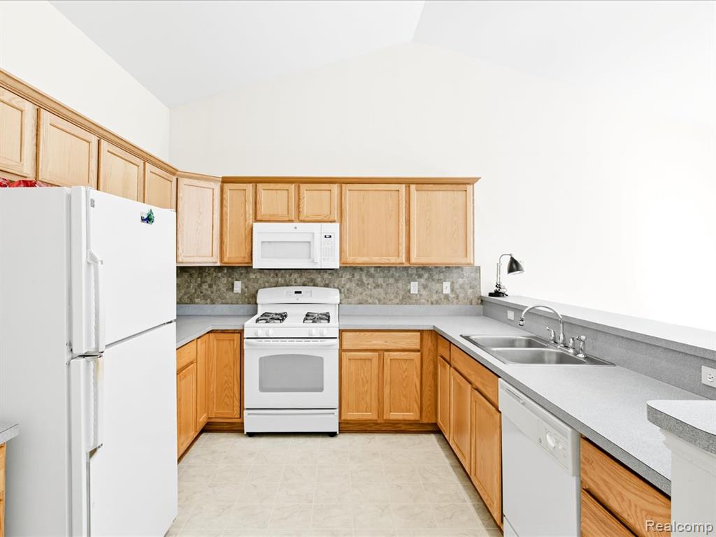 592 Snowbird Circle E, St. Clair, MI 48079 — Photo 11