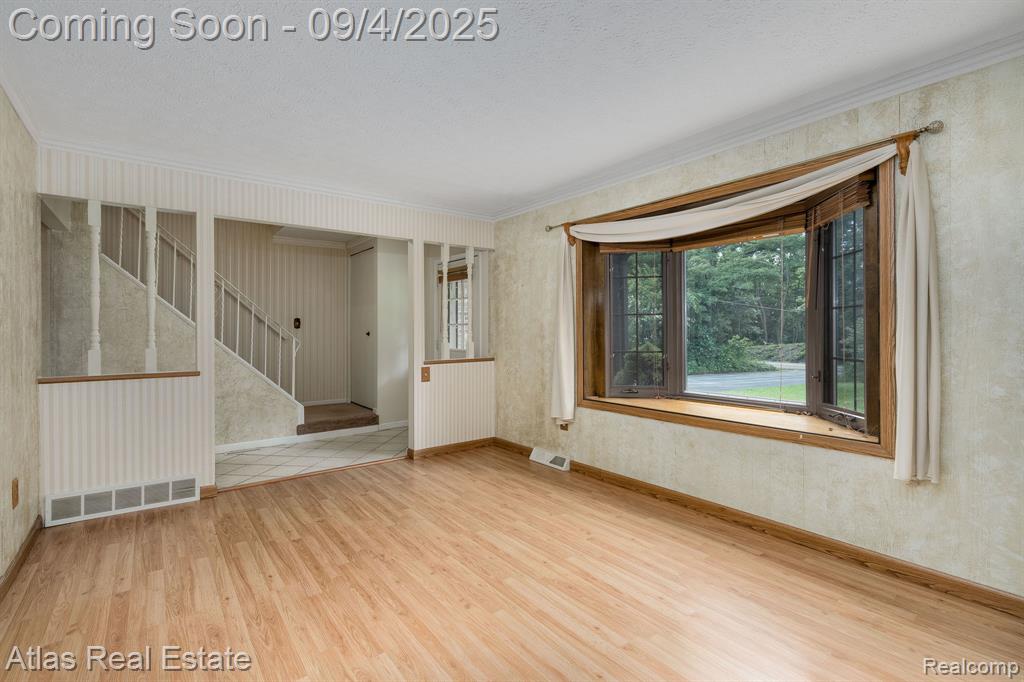 8557 Henderson Road, Goodrich Vlg, MI — Photo 12