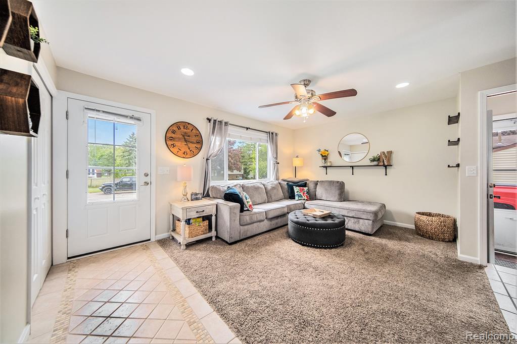 820 Devonshire Boulevard, Brighton, MI 48116 — Photo 3