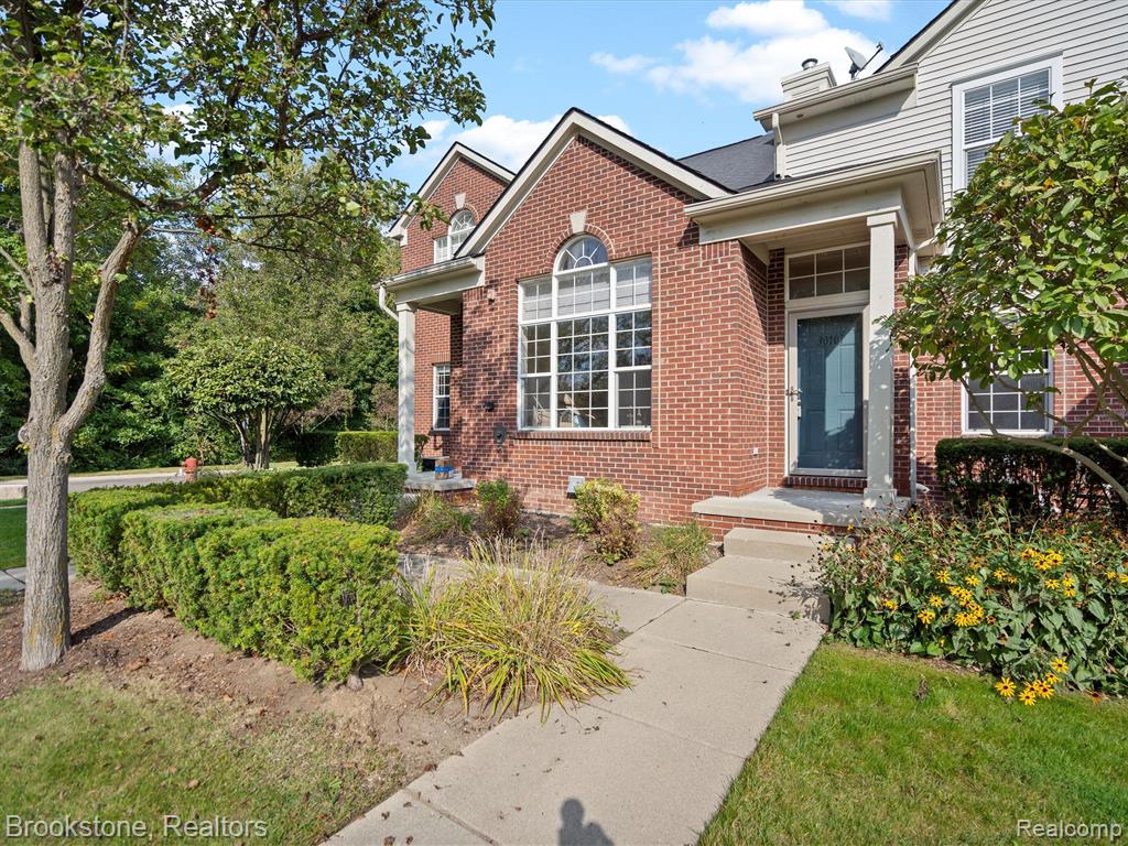 30101 Chantel Drive, Walled Lake, MI 48390 — Photo 25
