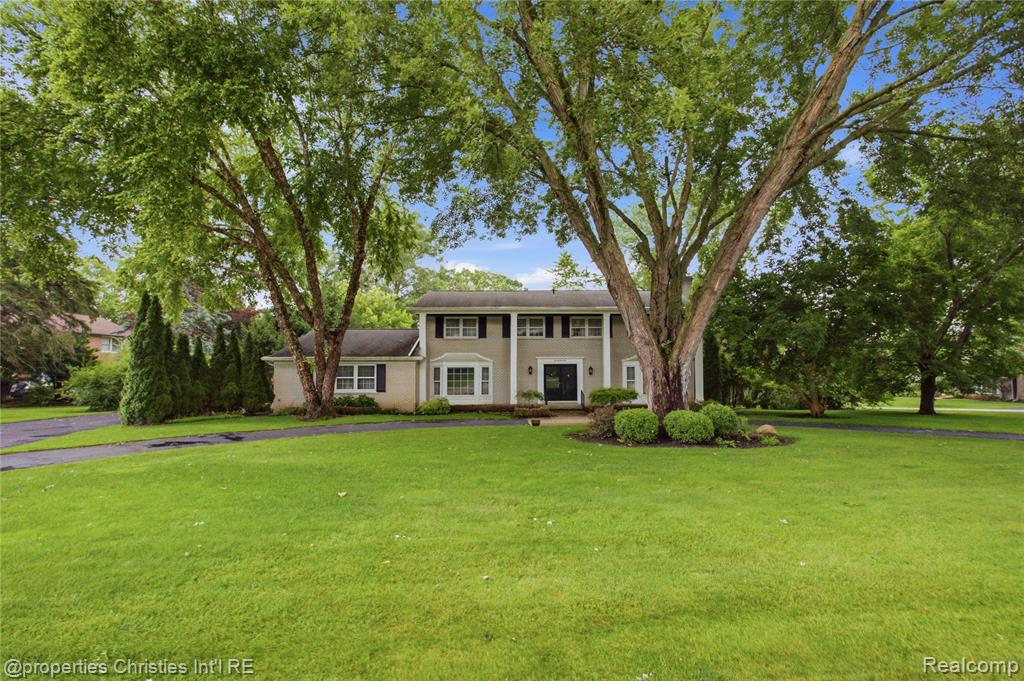 7110 Paterese Drive, Bloomfield Hills, MI 48301 — front exterior