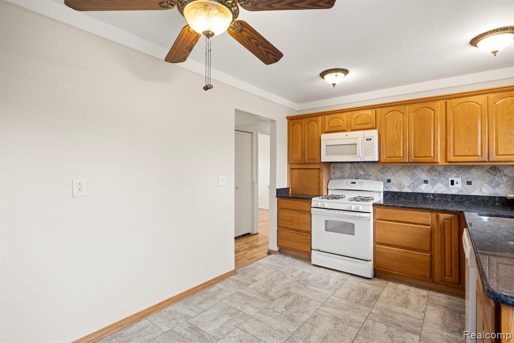 9870 FAIRBANKS Street, Belleville, MI 48111 — Photo 8