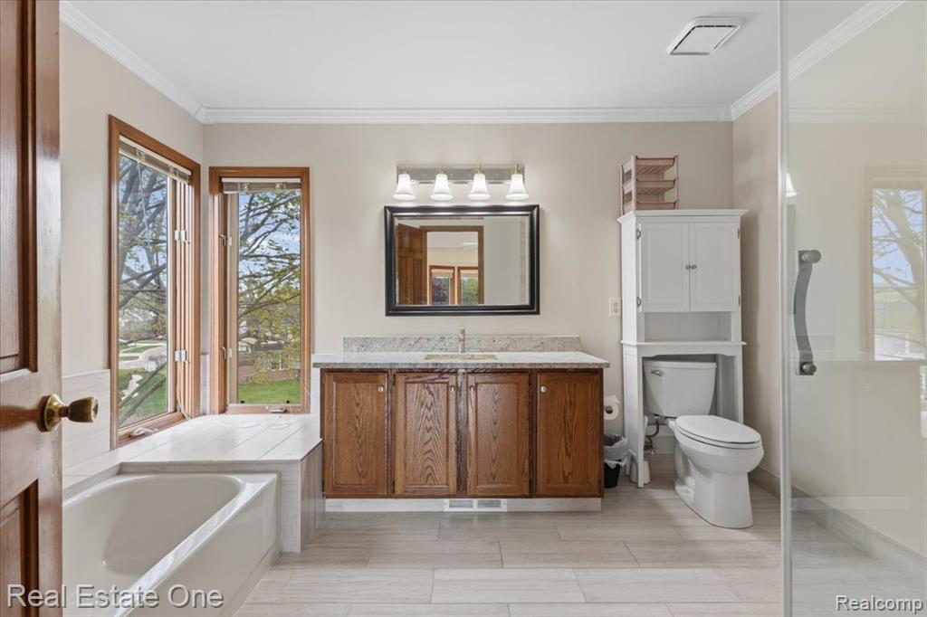 720 Essex Drive, Rochester Hills, MI 48307 — Photo 33