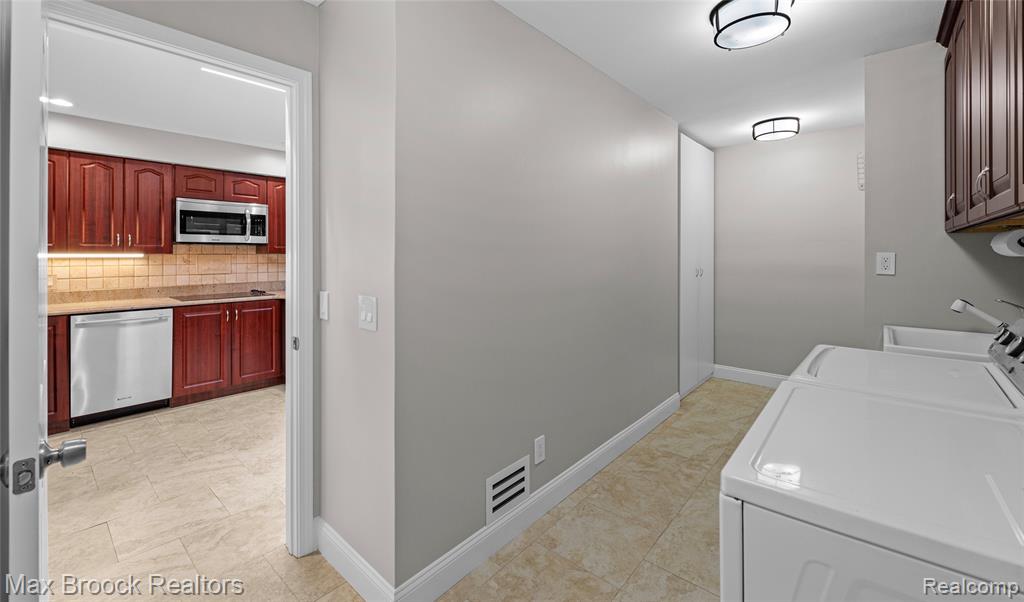 5163 Woodlands Drive, Bloomfield Hills, MI 48302 — Photo 10