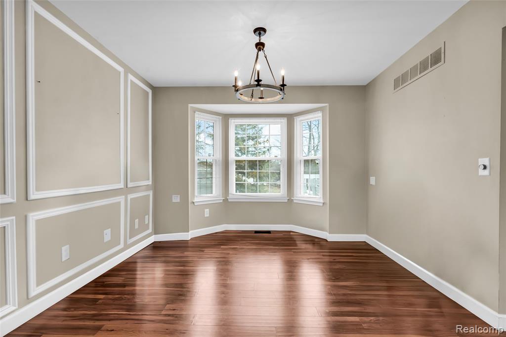 648 Lansdowne Drive, Westland, MI — Photo 6