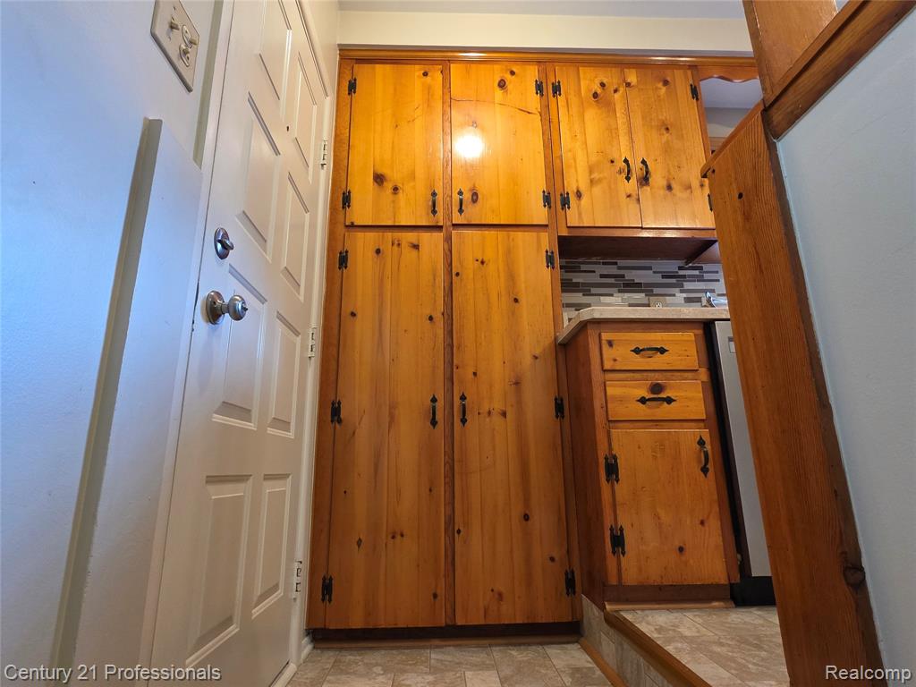 29421 Mark Avenue, Madison Heights, MI 48071 — Photo 23
