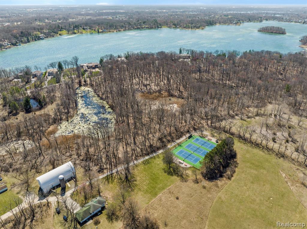 940 LAKE ANGELUS, Lake Angelus, MI 48326 — Photo 12