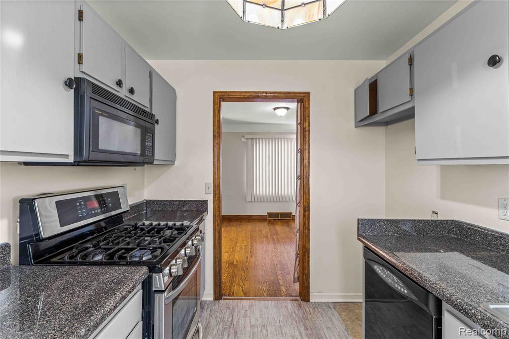 7642 Normile Street, Dearborn, MI 48126 — Photo 10
