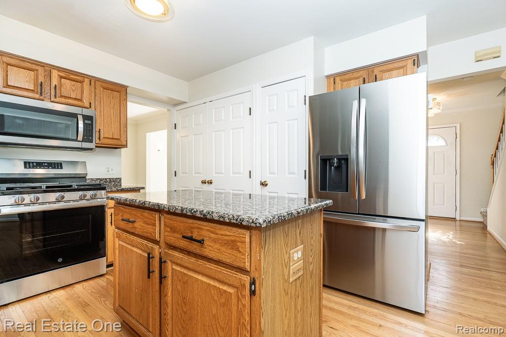 619 Whitney Drive, Rochester Hills, MI 48307 — Photo 22