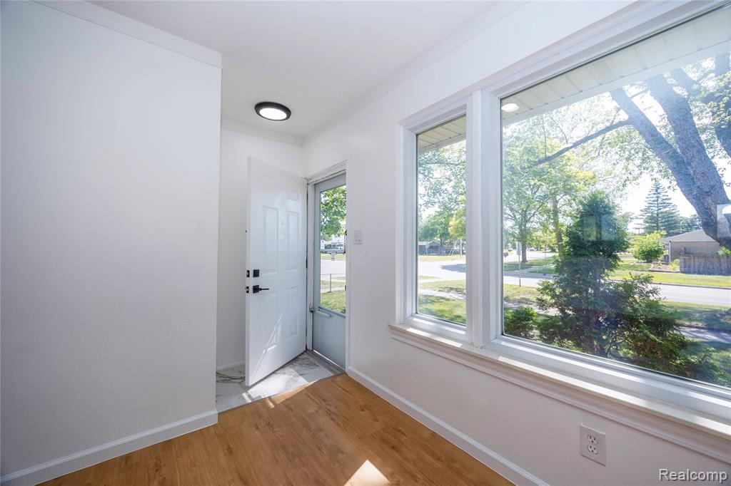 939 S Wildwood Street, Westland, MI 48186 — Photo 11