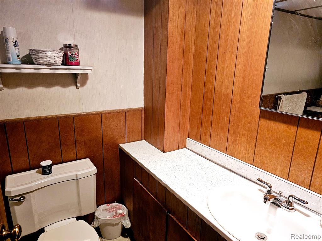 6104 SHADOWLAWN Street, Dearborn Heights, MI 48127 — Photo 12