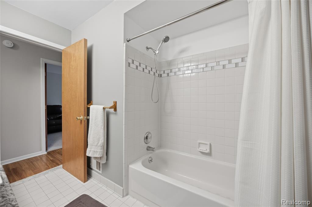 53071 Gregory Drive, Macomb, MI 48042 — Photo 18