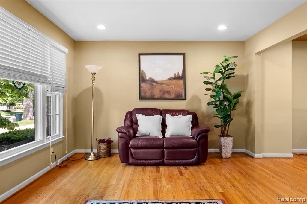 10065 Hart Avenue, Huntington Woods, MI — Photo 5
