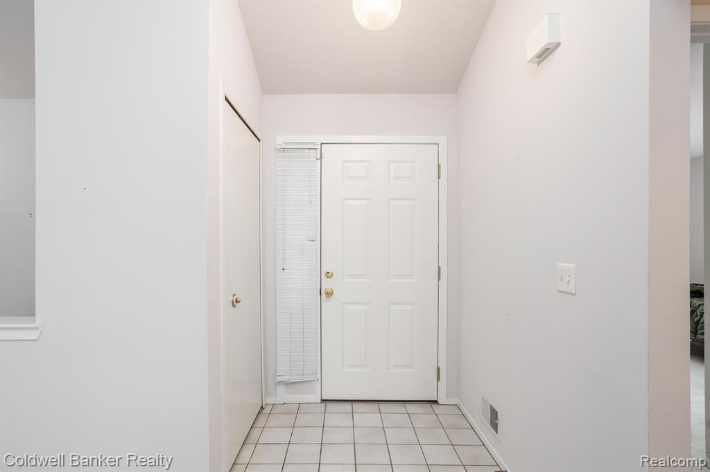 2110 Pleasant Drive, 46, Commerce Twp, MI 48390 — Photo 3
