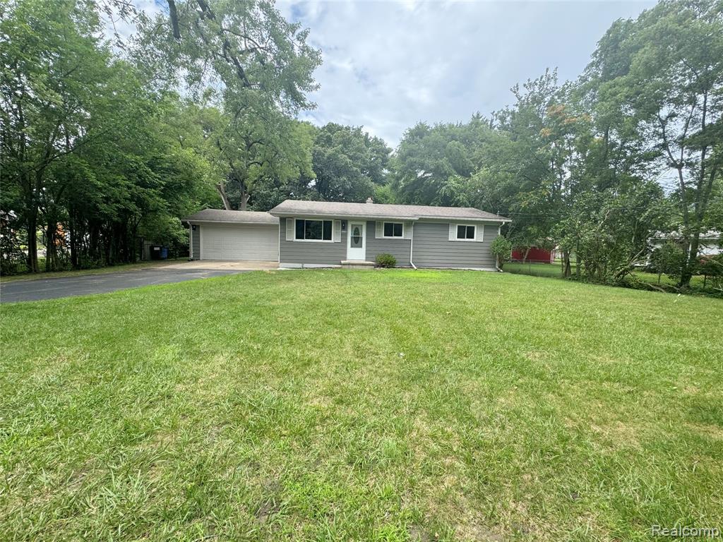 4880 Forest Avenue, Waterford, MI 48328 — front exterior
