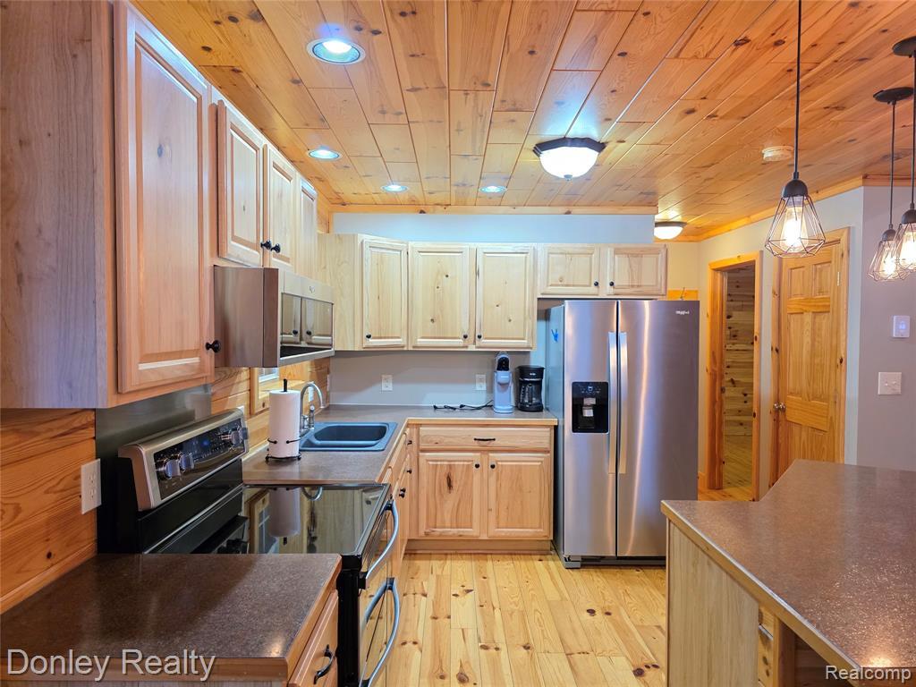 8854 Dellwood Drive, Elmira, MI 49730 — Photo 2