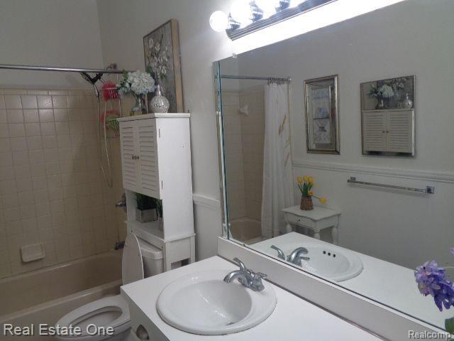 29441 LAUREL Drive, Farmington Hills, MI 48331 — Photo 40