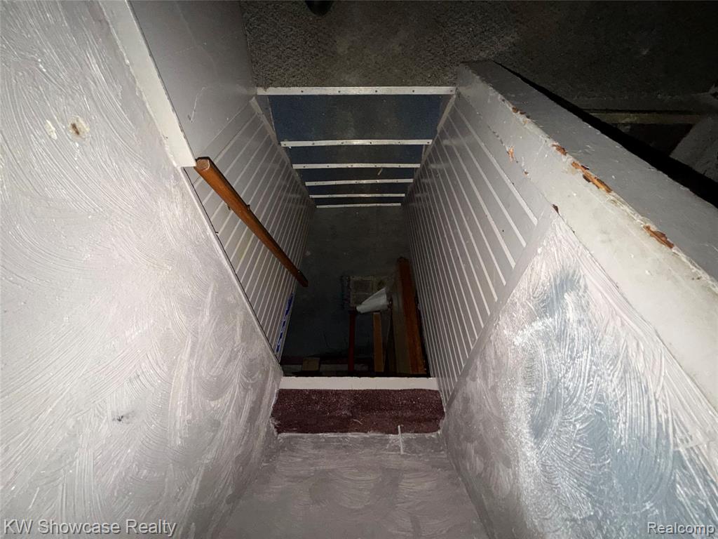24 S Roselawn Street, Pontiac, MI 48342 — Photo 23
