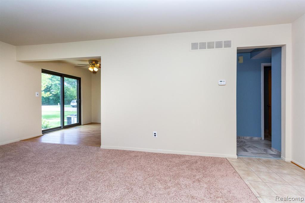 41727 Bedford Drive, 83, Canton, MI 48187 — Photo 6