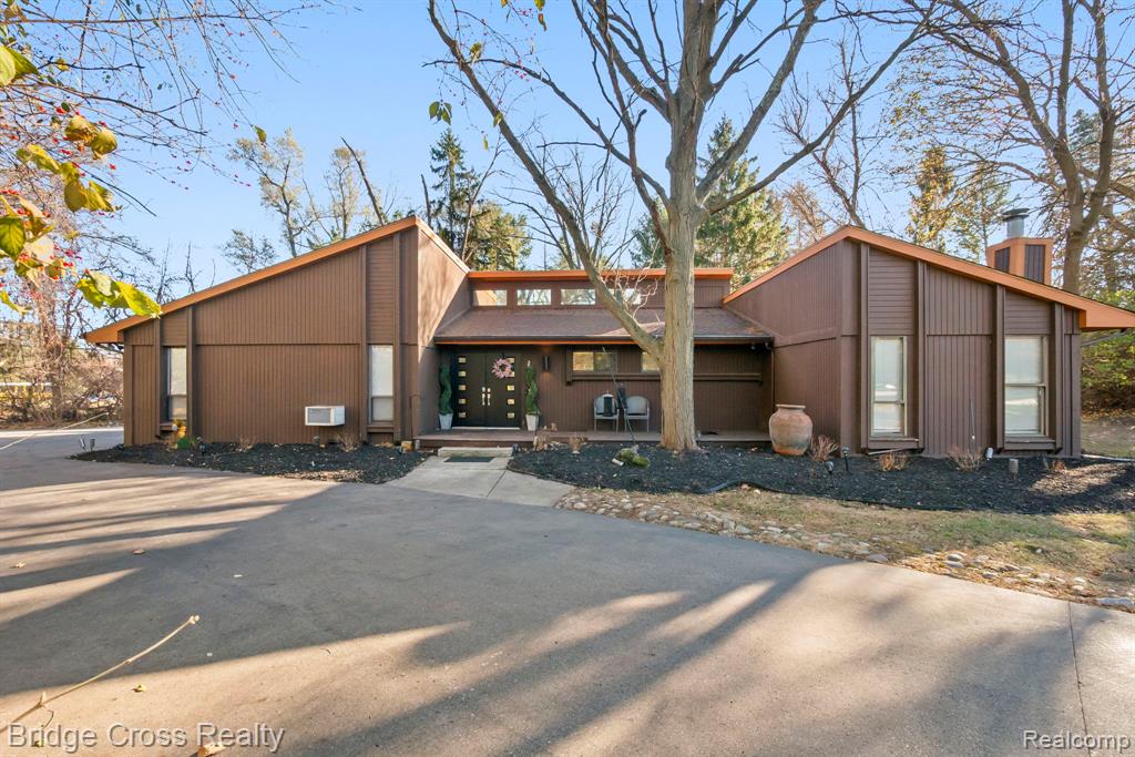 24459 Bloomington Court, Franklin, MI 48025
