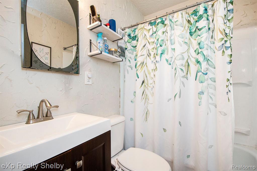 4549 Madison Avenue SE, Grand Rapids, MI 49548 — Photo 12