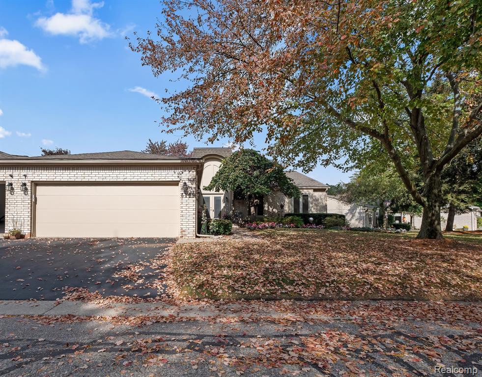 5129 Woodlands Lane, Bloomfield Hills, MI 48302 — Photo 18