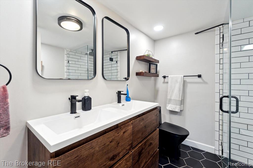 5394 KIMBERLY Drive, Grand Blanc, MI 48439 — Photo 28