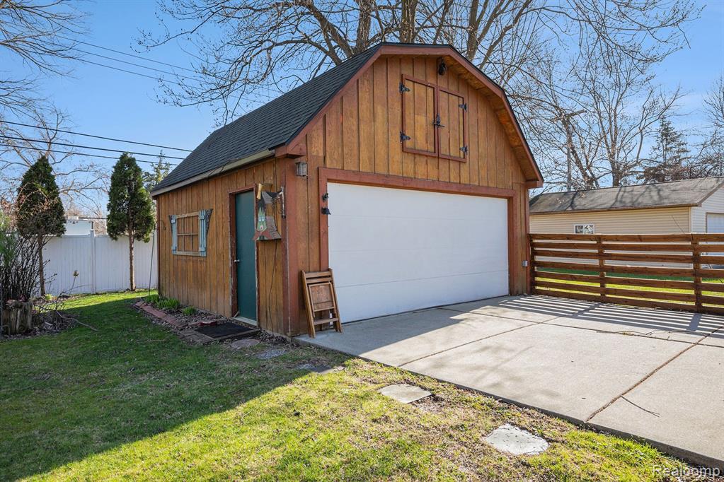 460 HICKORY Drive, Troy, MI 48083 — Photo 24
