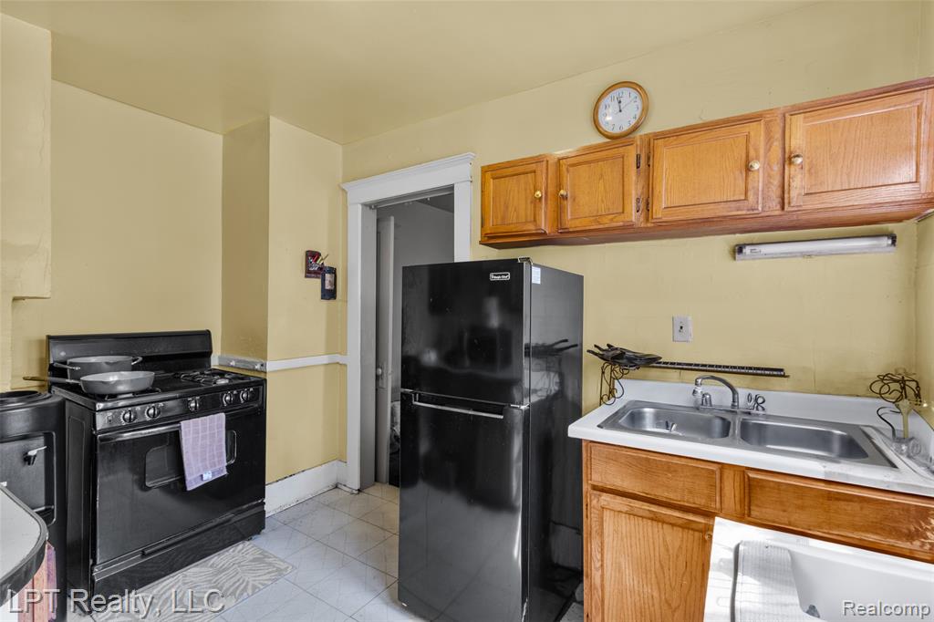 4037 Bewick Street, Detroit, MI 48214 — Photo 19