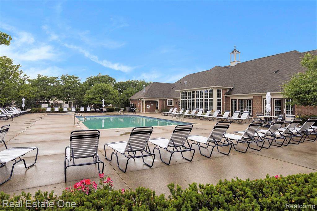 28406 OAKMONTE Circle E, New Hudson, MI 48165 — Photo 30