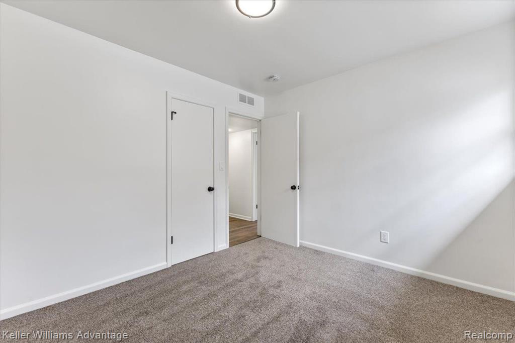 538 HENDRICKSON Boulevard, Clawson, MI — Photo 16