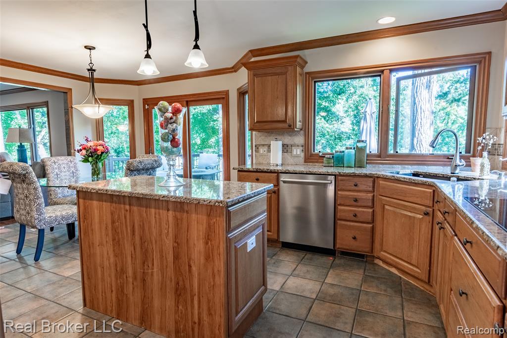 816 Seager Street, Commerce Twp, MI 48390 — Photo 8