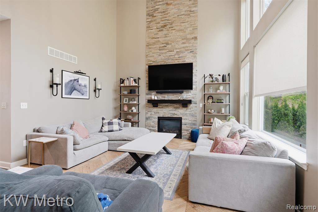 4953 W Stonegate Circle, Lake Orion, MI — Photo 8