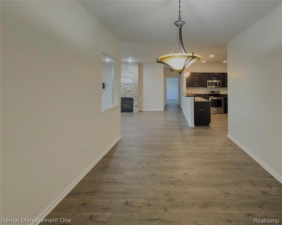 5637 Twin Oaks Drive, Sterling Heights, MI 48314 — Photo 9
