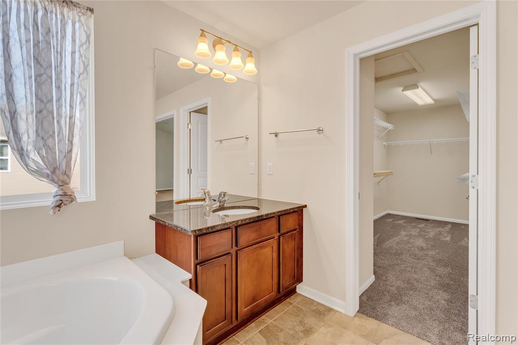 6119 AMBER Lane, Grand Blanc, MI 48439 — Photo 28