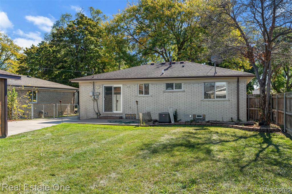 8057 Helen, Center Line, MI 48015 — Photo 17
