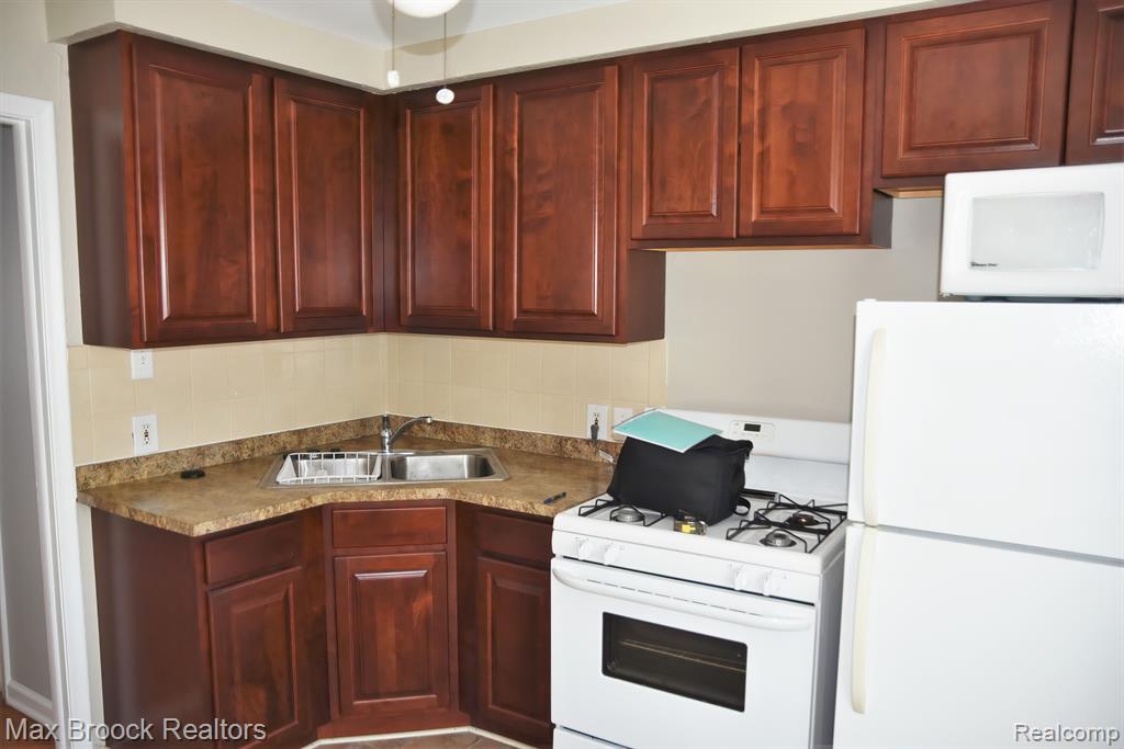 690 E LINCOLN Street, Birmingham, MI 48009 — Photo 14