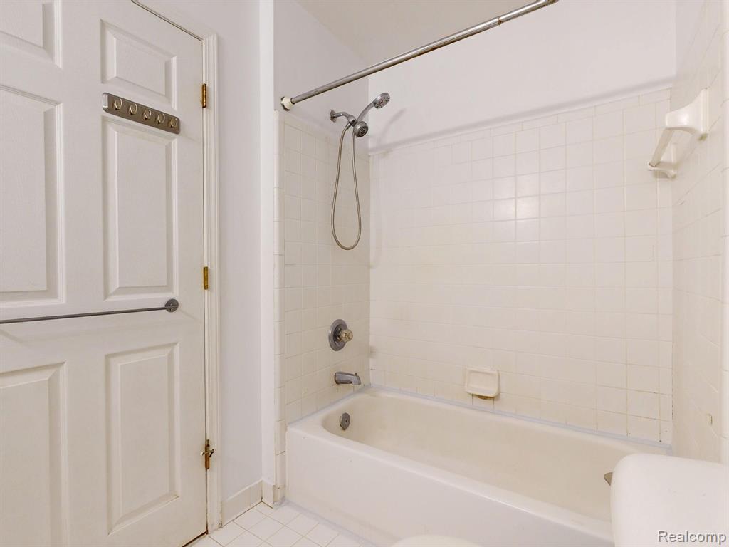 3016 Forest Creek Court, Ann Arbor, MI 48108 — Photo 19