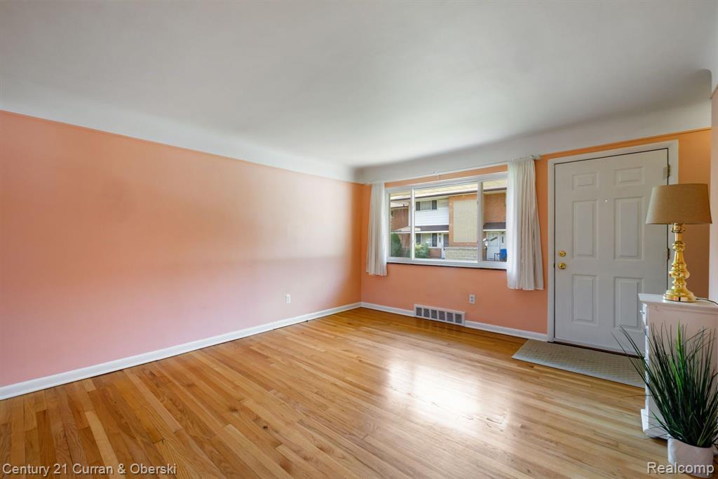 9917 MIDDLEBELT Road, Livonia, MI 48150 — Photo 10
