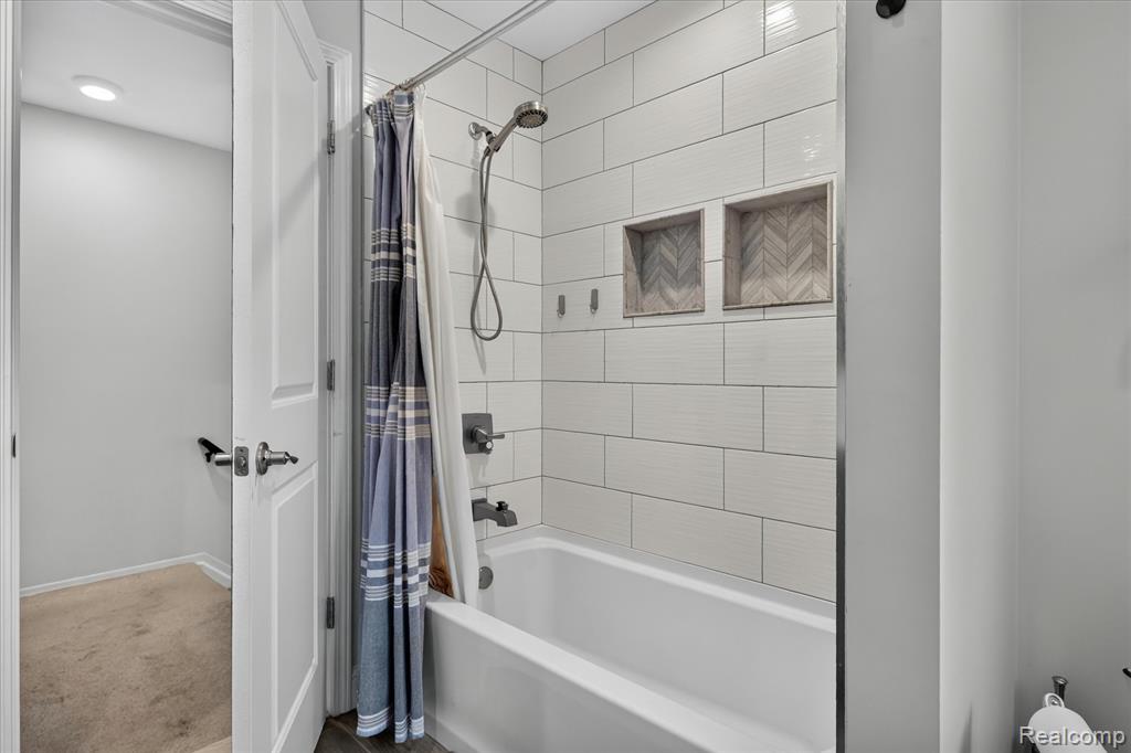 4903 Cape Town, Highland, MI 48356 — Photo 23
