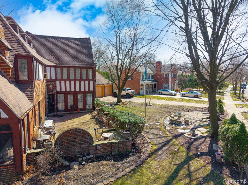 1735 LINCOLNSHIRE Drive, Detroit, MI, 48203