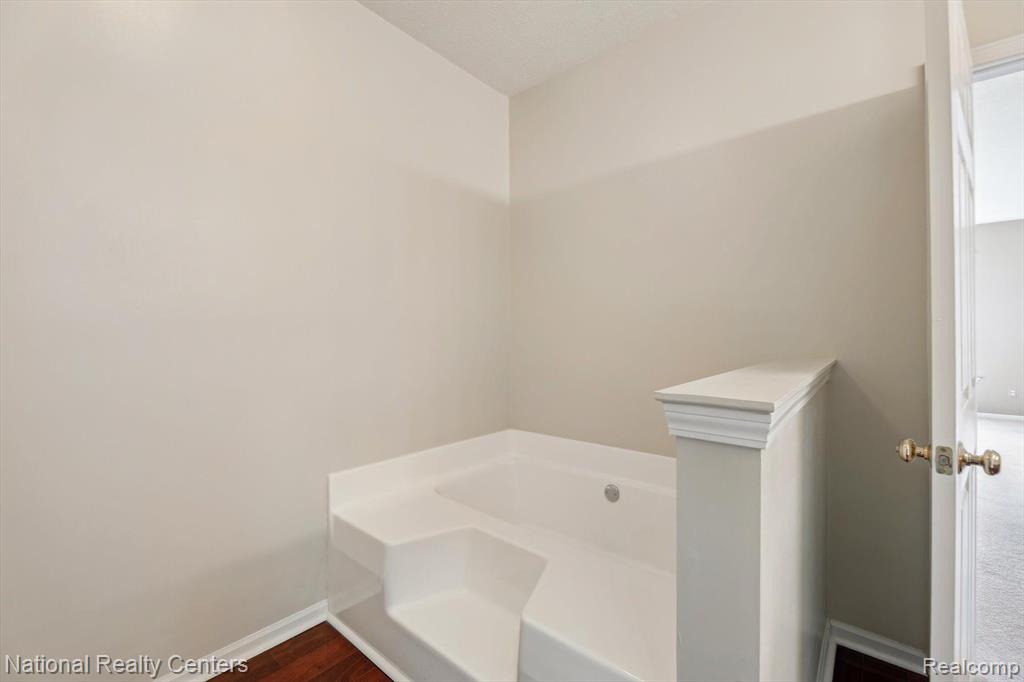 1490 FOX POINTE Circle, Ann Arbor, MI 48108 — Photo 24