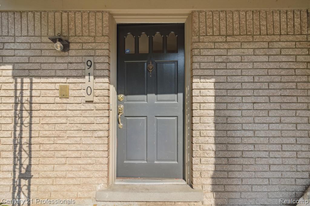 910 Jeffrey Drive, Northville, MI 48167 — Photo 5