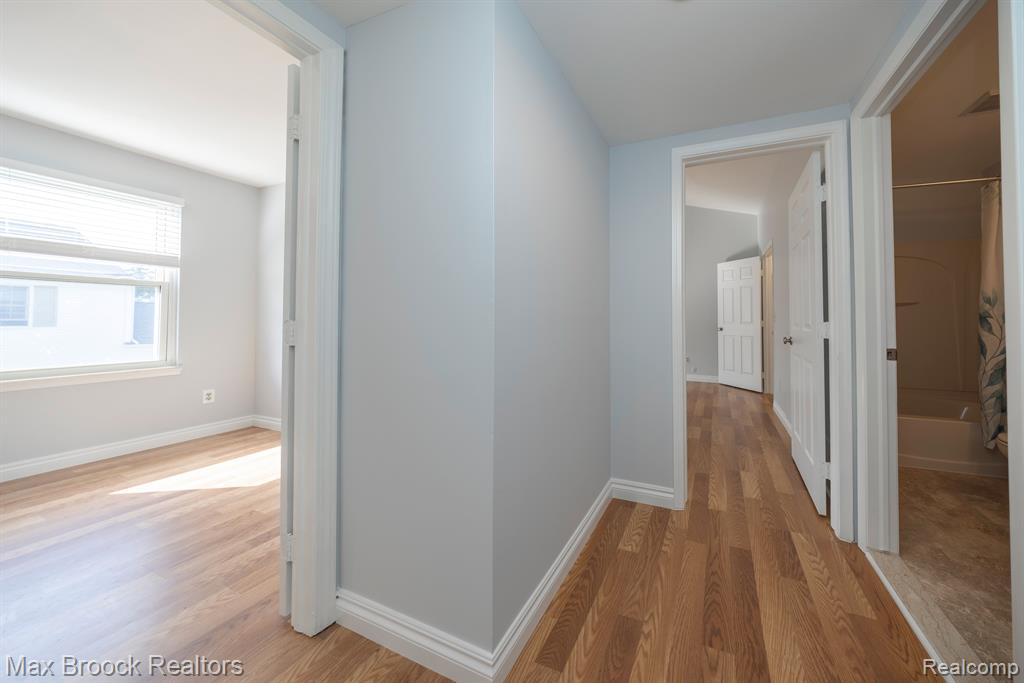 1556 MARINER Drive, Walled Lake, MI 48390 — Photo 24