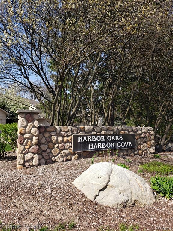 4977 OAK HILL Drive, Waterford, MI 48329 — Photo 35