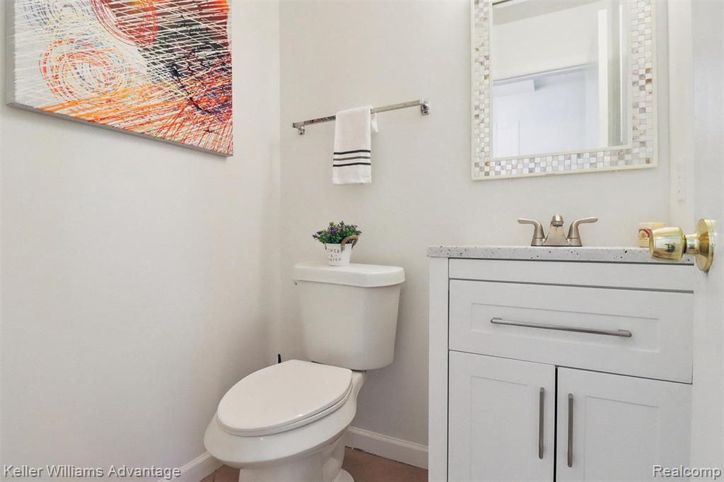 5262 Kingsfield Drive, West Bloomfield, MI — Photo 19