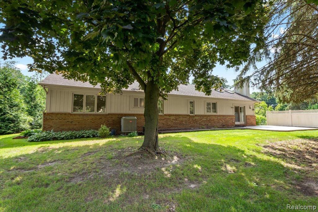 4280 ELIZABETH Lane, Walled Lake, MI 48390 — Photo 30